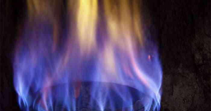 甲烷在氧气中燃烧的化学方程式 甲烷在空气中燃烧现象 甲烷在空气中的燃烧现象是什么