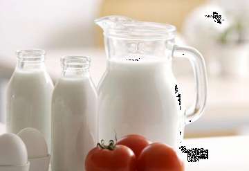 过期一个月的牛奶能喝吗 快到保质期的牛奶 过保质期的牛奶能喝吗
