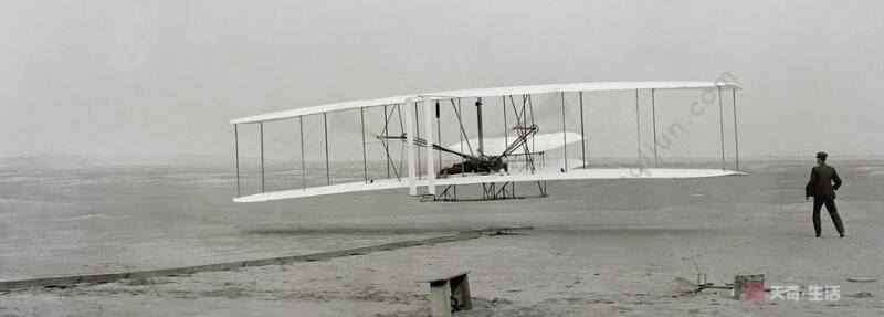 世界上第一架飞机是谁发明的 飞机是什么时候发明的 谁发明了飞机