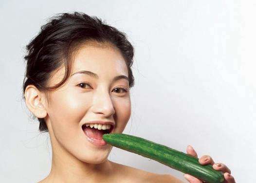 女人为什么喜欢黄瓜 女人为什么喜欢黄瓜 女人喜欢用黄瓜的原因