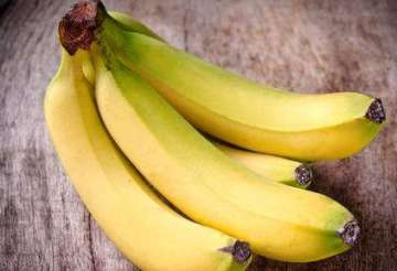 绿香蕉 怎样使绿香蕉变黄 香蕉两头绿中间黄能吃吗