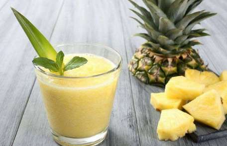 菠萝汁和什么一起打汁 菠萝搭配哪种水果榨汁 菠萝搭配什么榨汁好喝
