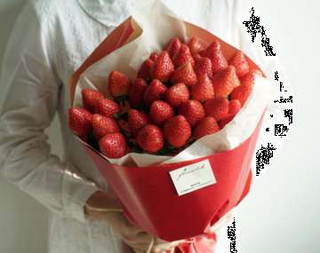 包花束的包法图解步骤 草莓花束包装教程图解