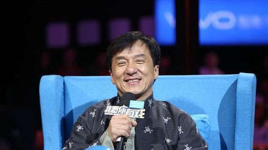 成龙多大年龄 成龙今年多少岁 成龙老了依旧风流