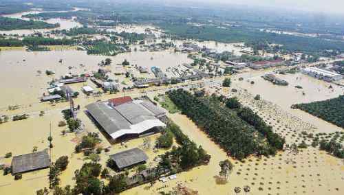 泰国洪水 泰国南部遭30年来最大暴雨 近百万人受洪水波及