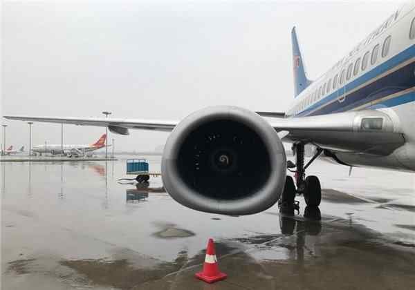 波音737多少钱一架 波音737告别中国 波音737能坐多少人？飞机选座位什么位置好？