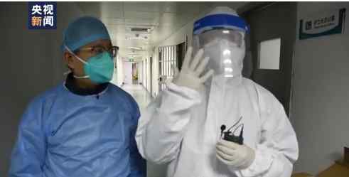 隔离病房图片 被感染医护人员向镜头比OK照片 武汉协和医院隔离病房房间曝光
