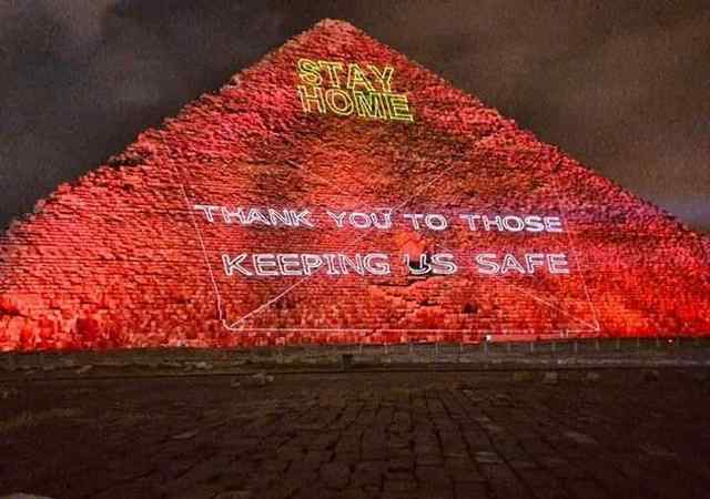 埃及点红金字塔 埃及点红金字塔怎么回事？ 埃及点红金字塔照片曝光十分震撼