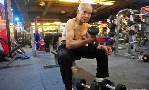 肌肉照片 广州94岁肌肉爷爷沈华个人资料肌肉照片 沈华是怎么健身的
