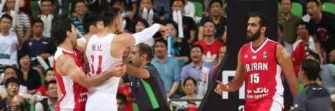 中国男篮打架视频 中国男篮阿联怒推哈达迪原因真相内幕,易建联打架视频图片