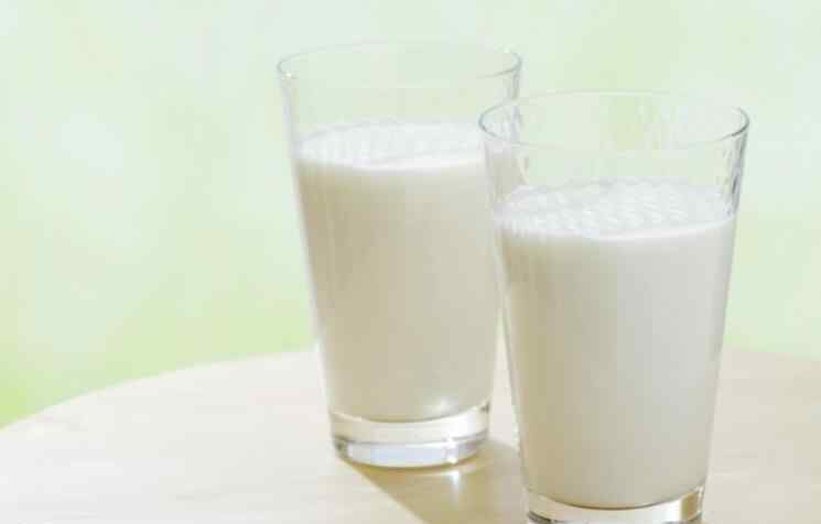 鲜牛奶的营养价值 鲜牛奶的营养价值如何 超市卖的牛奶都是新鲜的吗