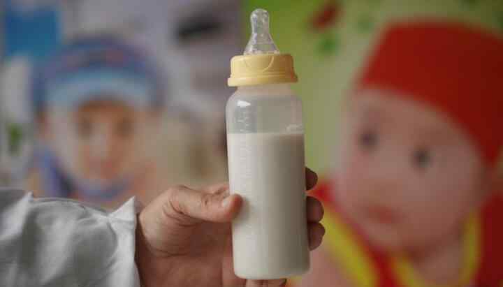 奶瓶什么材质好 宝宝奶瓶什么材质好 选购婴儿奶瓶时要注意什么