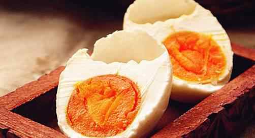 如何快速腌制咸鸭蛋 煮咸鸭蛋需要多长时间 如何用黄泥腌制咸鸭蛋