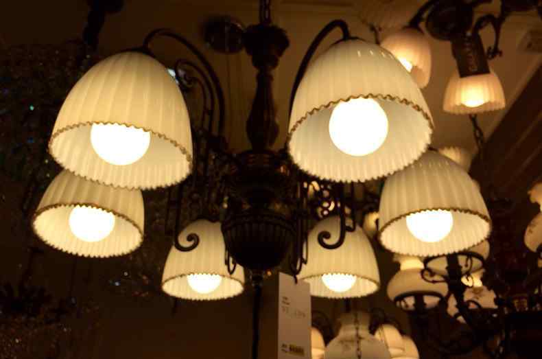 陶瓷灯饰 陶瓷灯饰价格一般多少钱 陶瓷台灯价格多少