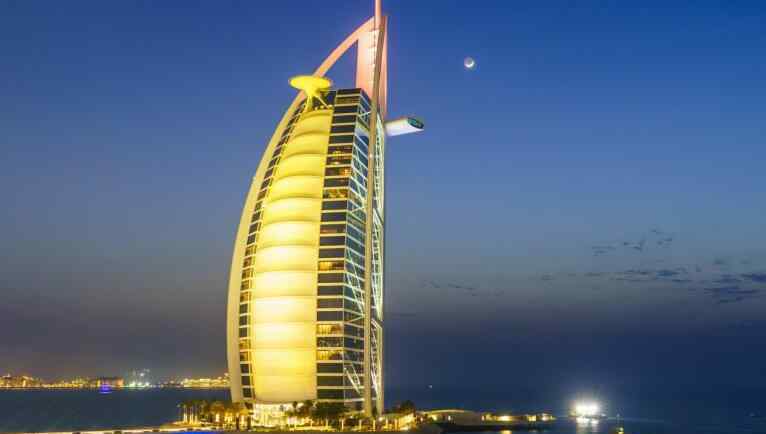 迪拜帆船酒店造价 迪拜帆船酒店价格表 帆船酒店一晚多少钱