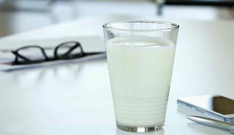 光明牛奶怎么样 光明纯牛奶价格 你知道怎样辨别牛奶真假吗