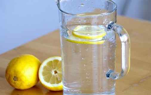 柠檬干泡水的禁忌 柠檬干泡水的正确泡法 柠檬干泡水的效果