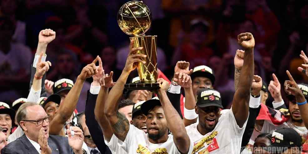 莱昂纳德mvp 莱昂纳德MVP 第二次得到总决赛MVP 他笑了当之无愧！
