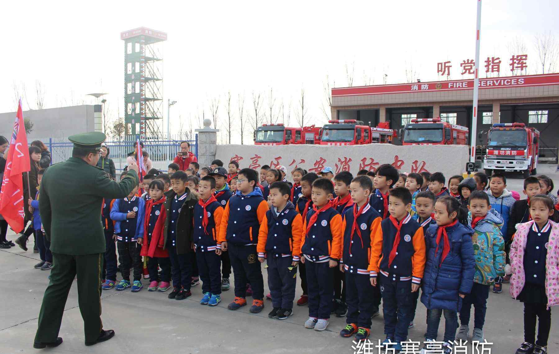 小学生消防知识 东方学校60余名小学生参观消防队“零距离”学习消防知识