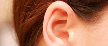 耳炎以耳朵里面闷胀感或阻塞感、英语听力减低及耳呜