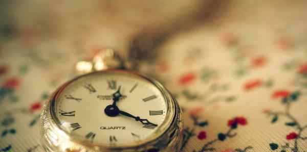抛弃时间的人 关于时间的名言：放弃时间的人，时间也放弃他