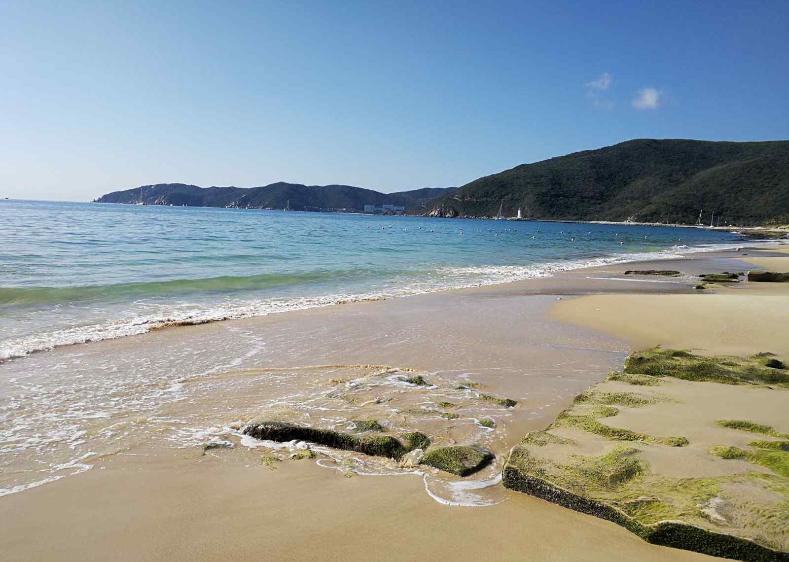 亚龙湾沙滩 亚龙湾海滩礁石，太美了!