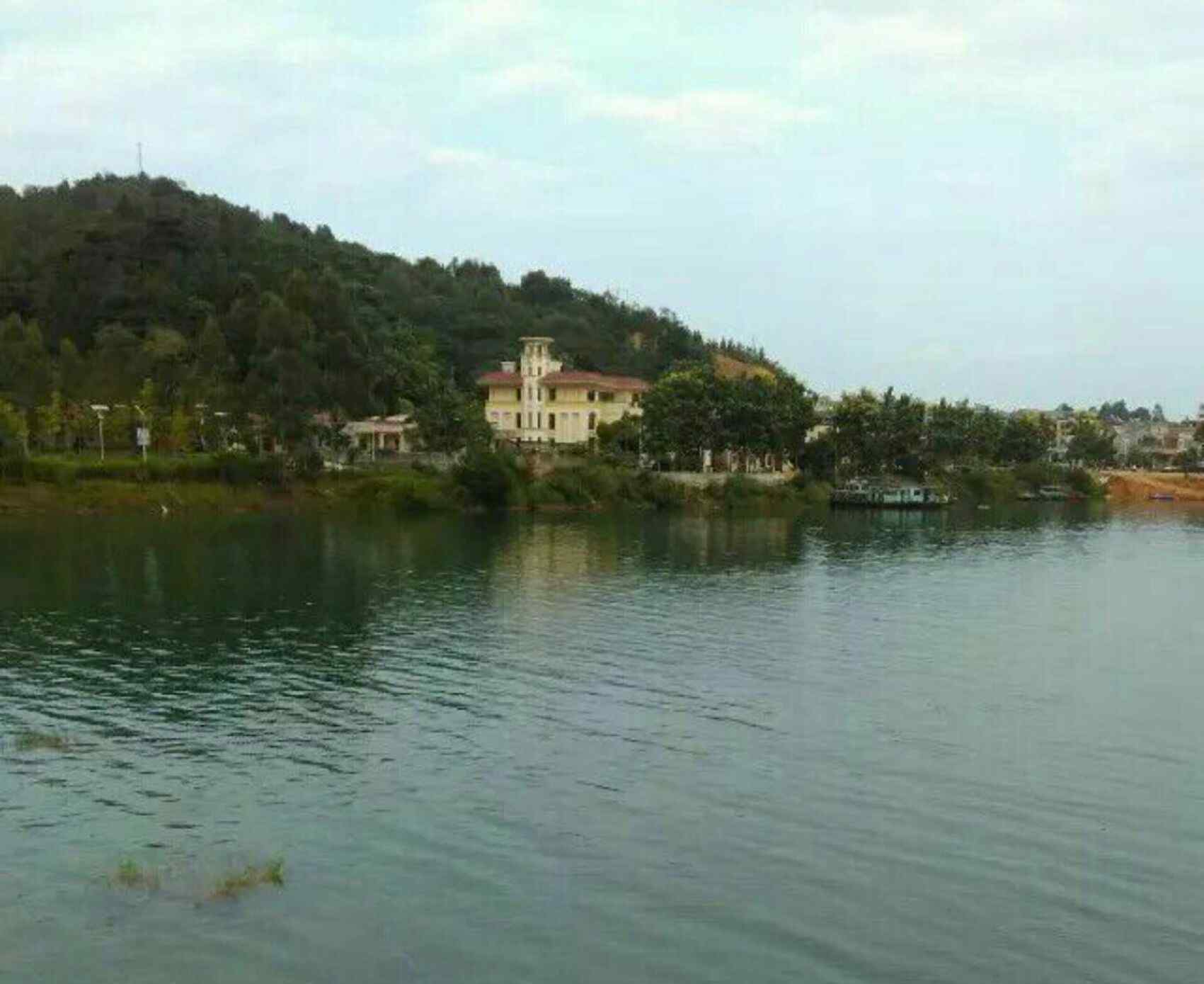 新丰江水库 美丽的万绿湖小镇———新回龙
