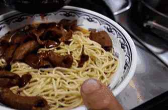 一碗诱发食欲的牛杂面，原来是这么出锅的