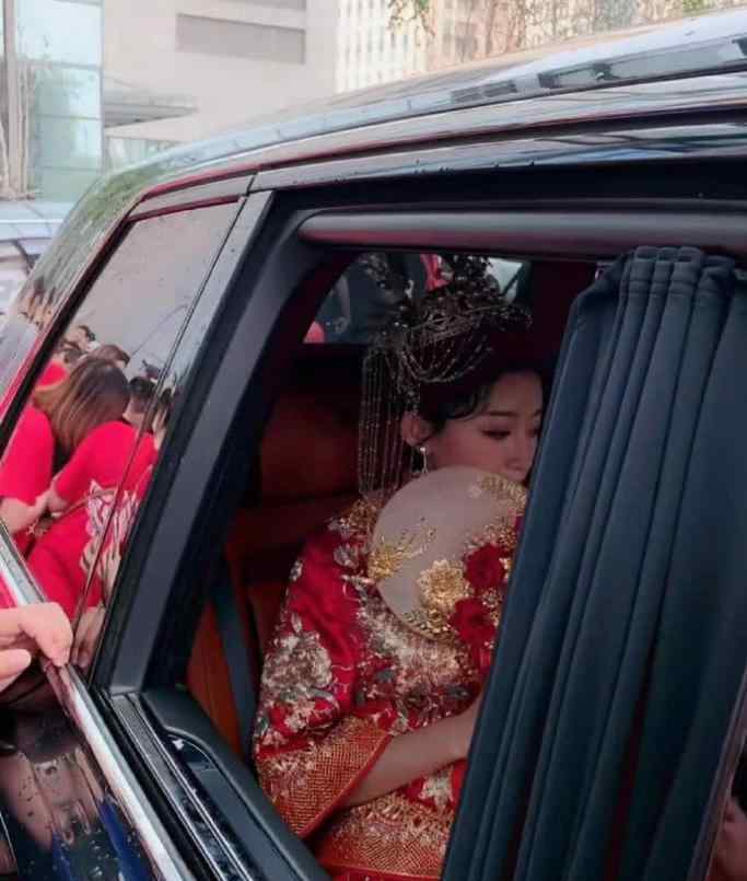王婧伊 李梦琦王婧伊婚礼收入惊人！一笔礼金17万 粉丝炸锅