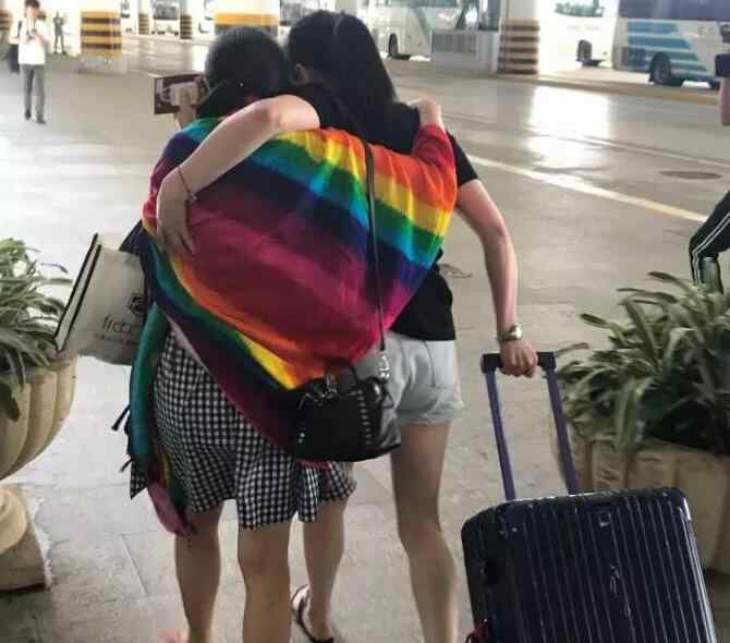 普吉岛翻船 首批幸存者回国，与家人相拥痛哭！泰国普吉岛翻船事件始末回顾