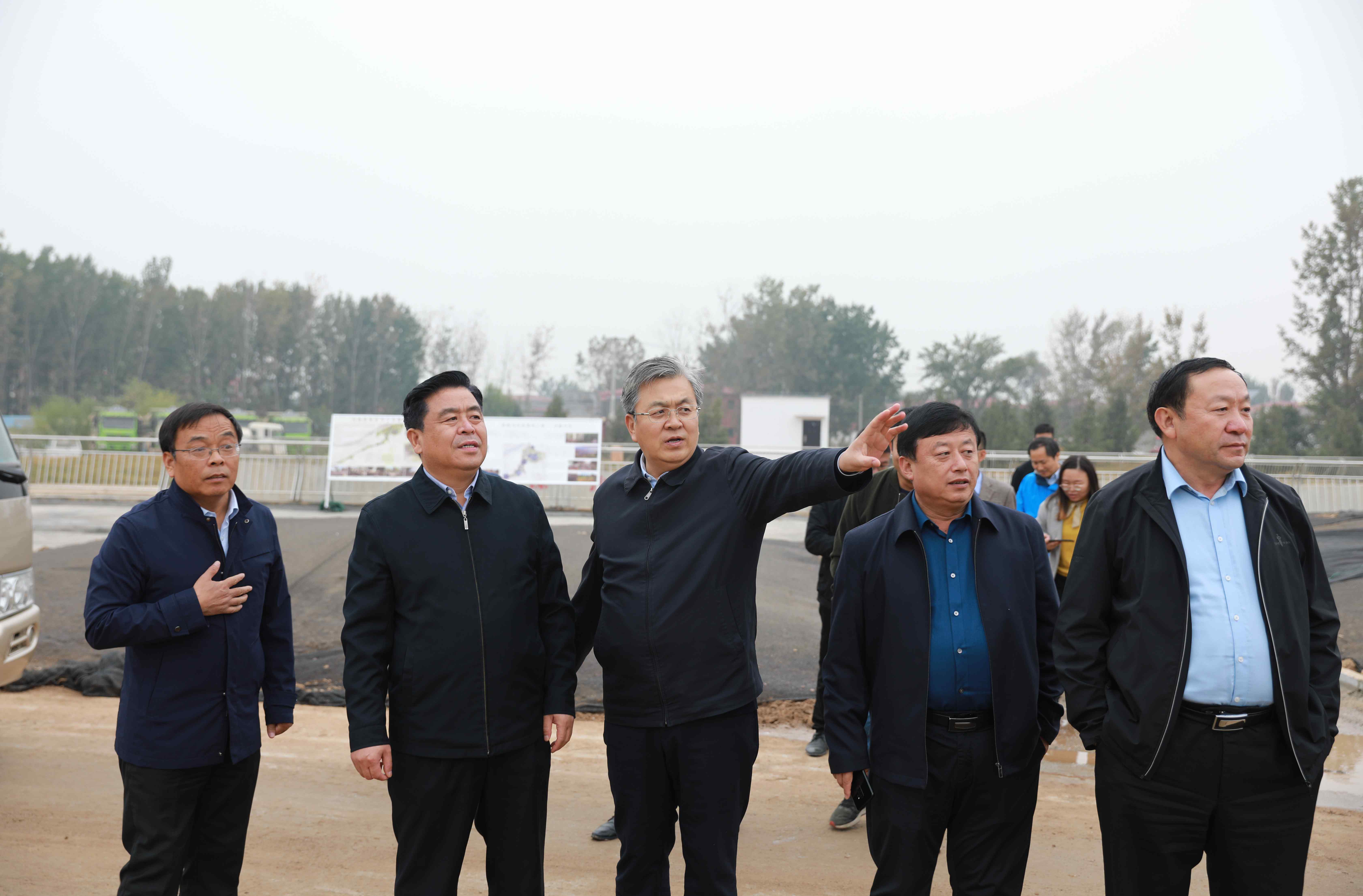 师伟 省生态环境厅副厅长师伟莅临台前县调研工作并入村开展扶贫帮扶