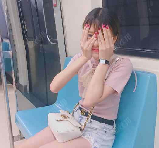 骆歆事件 斗鱼主播lol解说骆歆个人资料遭扒 骆歆采访肩带滑落走光引无数人垂涎