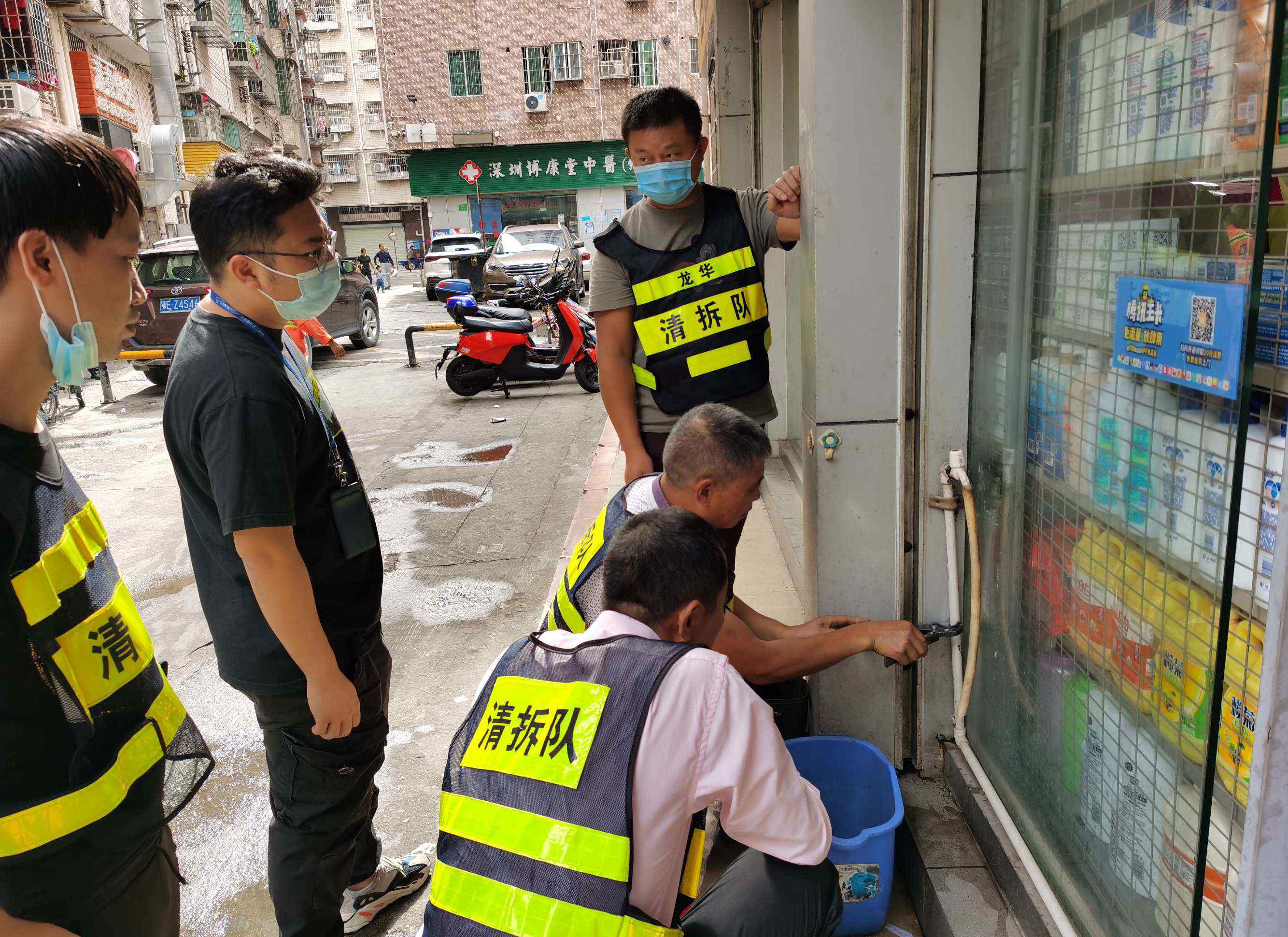 城中村电子锁 龙塘社区开展城中村外接水龙头和私设地锁专项整治行动