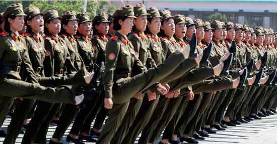 阅兵式图片 乐见朝鲜阅兵式，