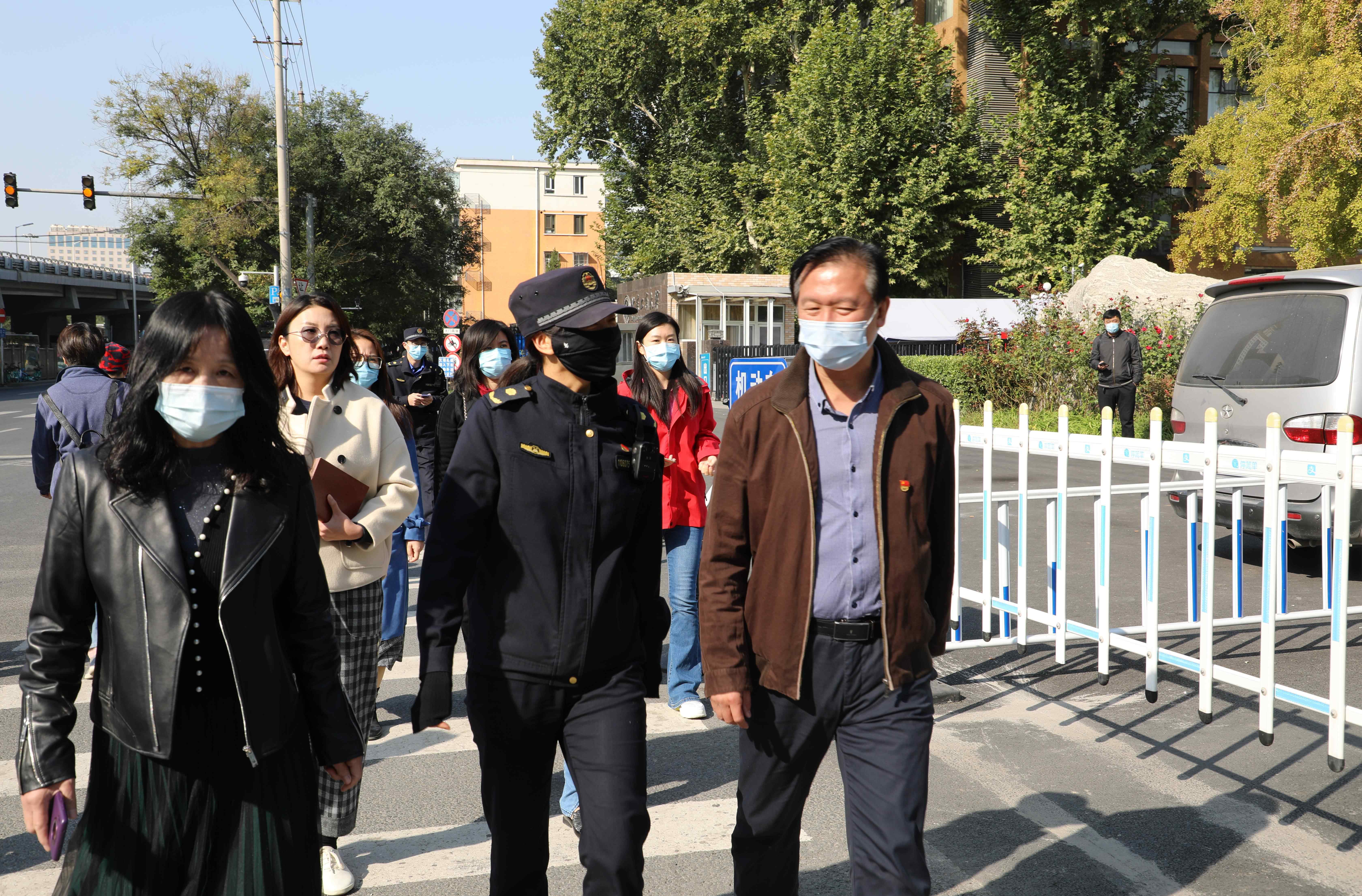 赵雨菲 压实责任，面授机宜——孙鹏主任带队到工商大学社区督导推进拆违工作