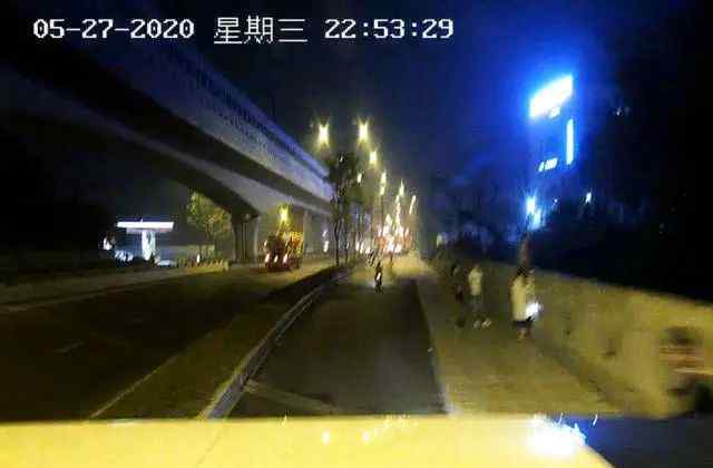 1米65的女生标准体重 身高1米65体重160斤，杭州大码女主播被网友狂赞！她感慨：第一次觉得胖那么有用