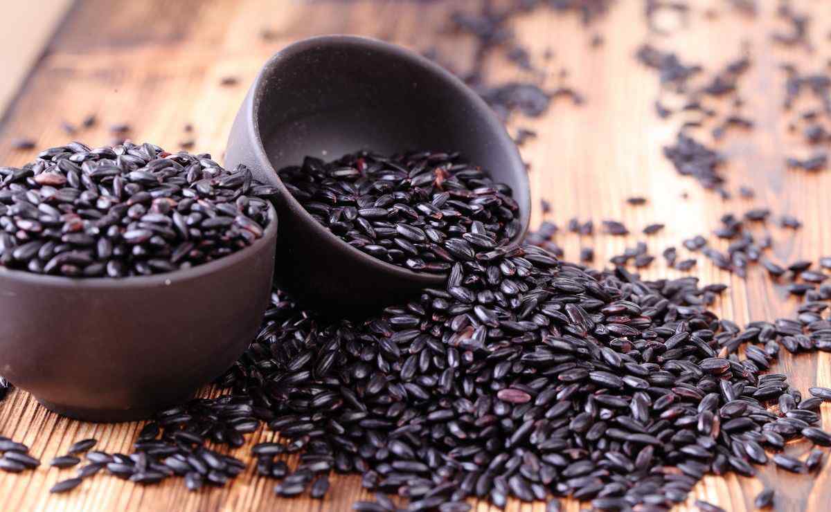 黑豆具备寿米的美誉,它具备丰富多彩的营养成分,对身心健康大有