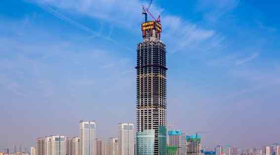 华中第一高楼 华中第一高楼除了令人震惊的高度，华中第一高楼还是顶级商业圈