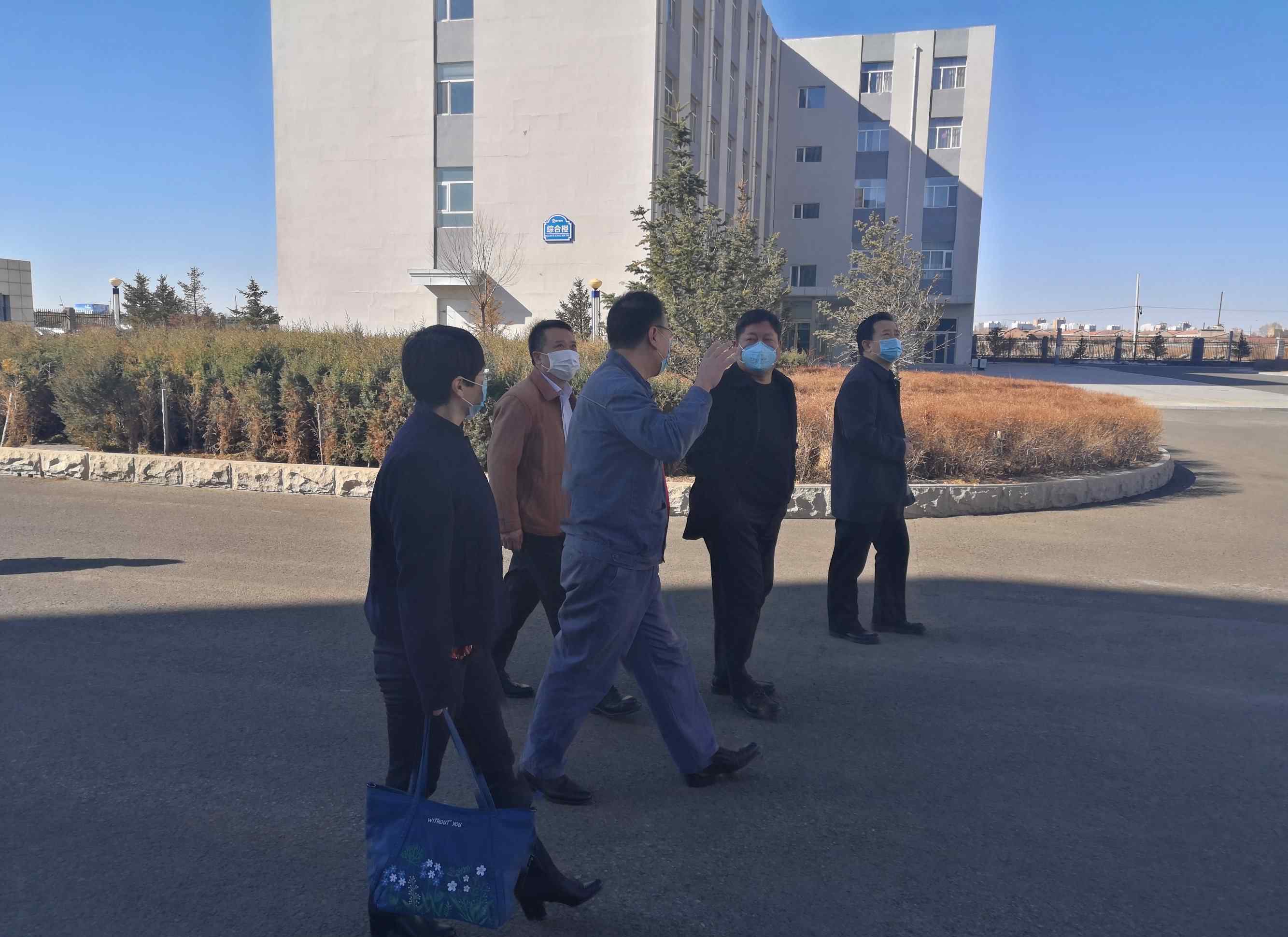 孔海燕 赵子龙行长、樊海林副行长一行前往内蒙古京宁热电有限责公司就二期热电联产项目进行洽谈。