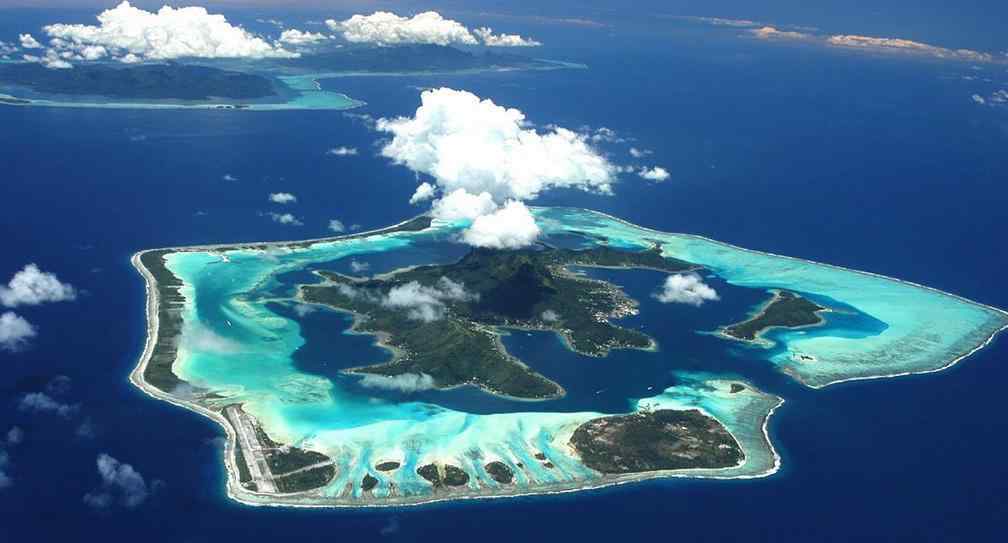 南太平洋中间法属玻里尼西亚社会群岛中向风海岛的最大岛屿