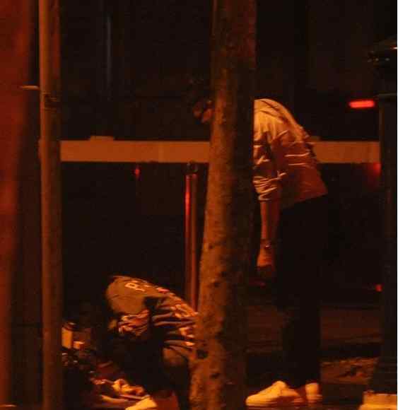 杨紫的男朋友是谁 杨紫深夜醉酒与男子热聊 杨紫的男朋友真的是贺鹏吗？
