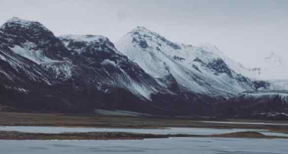 冰岛有多少人口 冰岛是个什么样的地方，冰岛有多少人口呢？