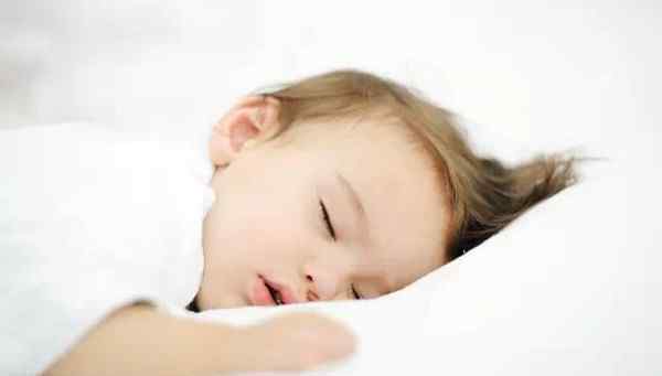 如何改正斜颈小宝宝的睡觉姿势
