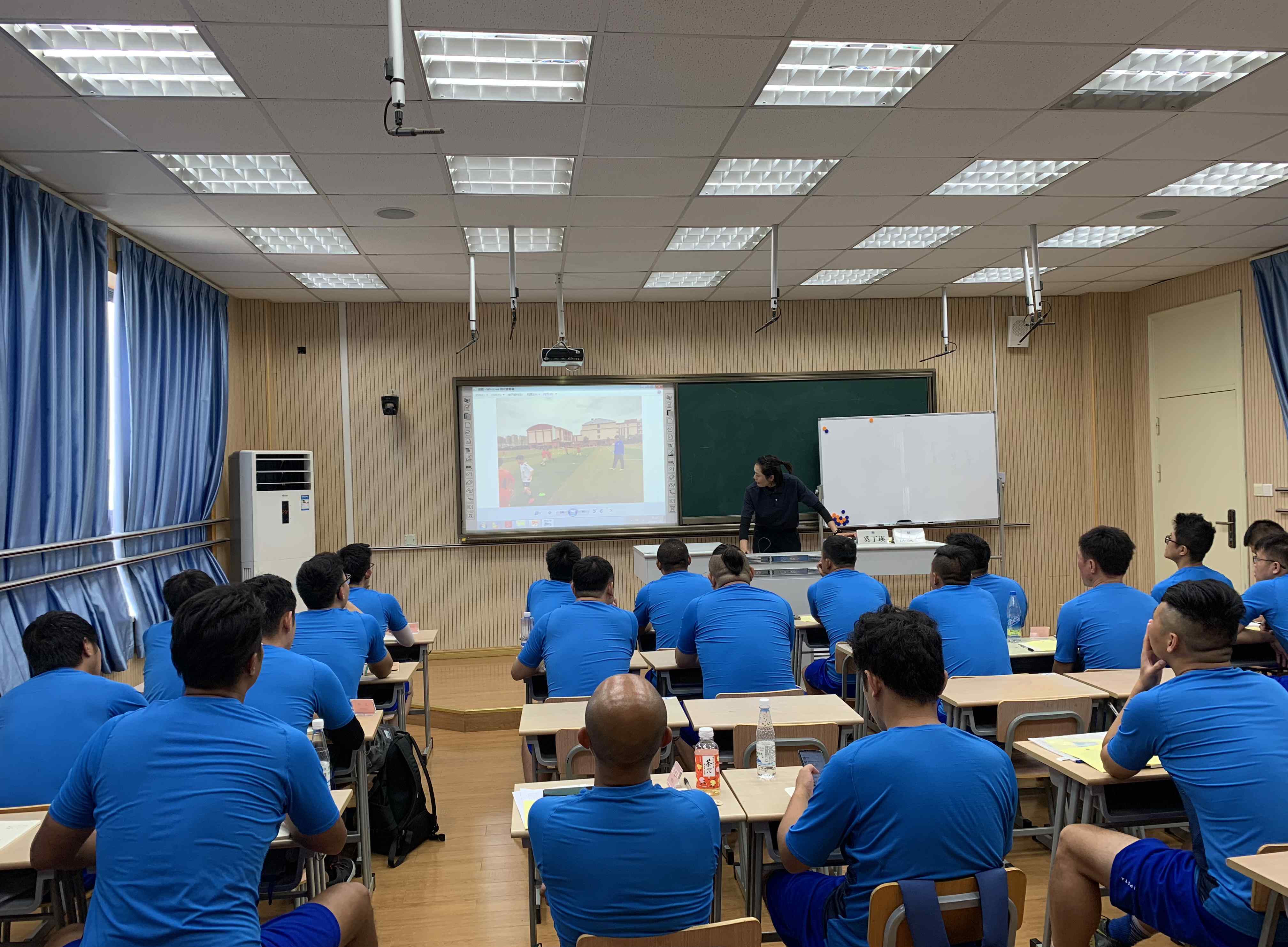 上海足球教练培训 上海足协E级教练员培训班2019浦东第一期E2班开班