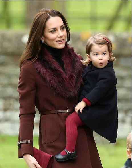 英王妃凯特表妹 凯特王妃一家赴教堂 乔治和妹妹的表情亮了