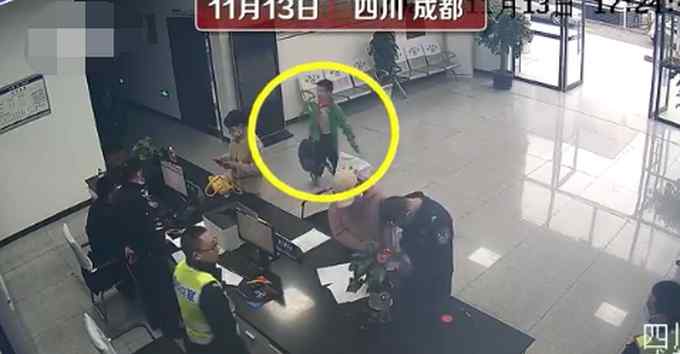 “希望警察监督我”男孩放学没人接主动到派出所写作业 还蹭了顿饭