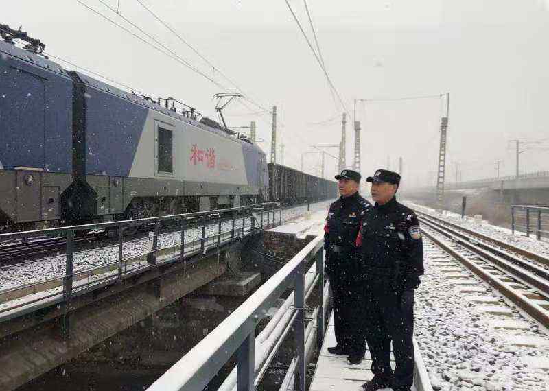 应对初雪 北京铁路警方已启动应急预案