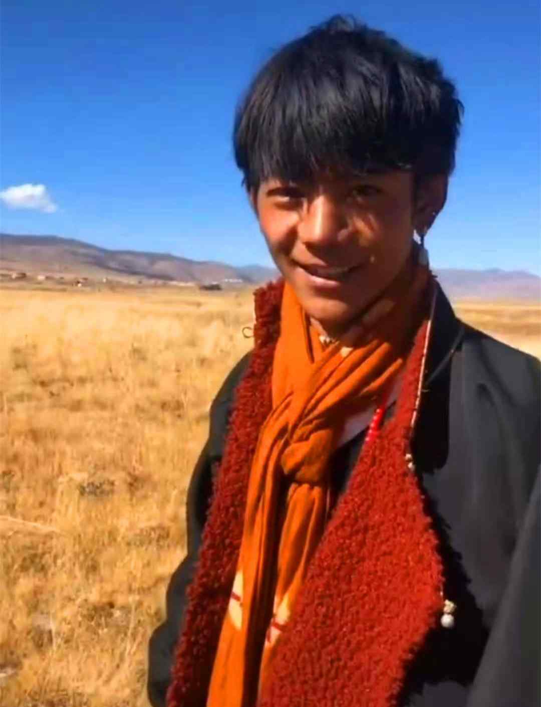 红遍全网的藏族小伙丁真开通微博了 已和这家公司签约 想为家乡旅游作贡献