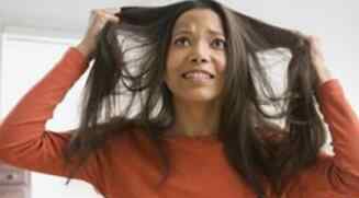 脱发严重是什么原因 女生掉头发比较厉害是什么原因