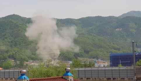 韩国京畿道 惨烈!韩国京畿道爆炸 2栋建筑物完全倒塌成废墟现场一片狼藉